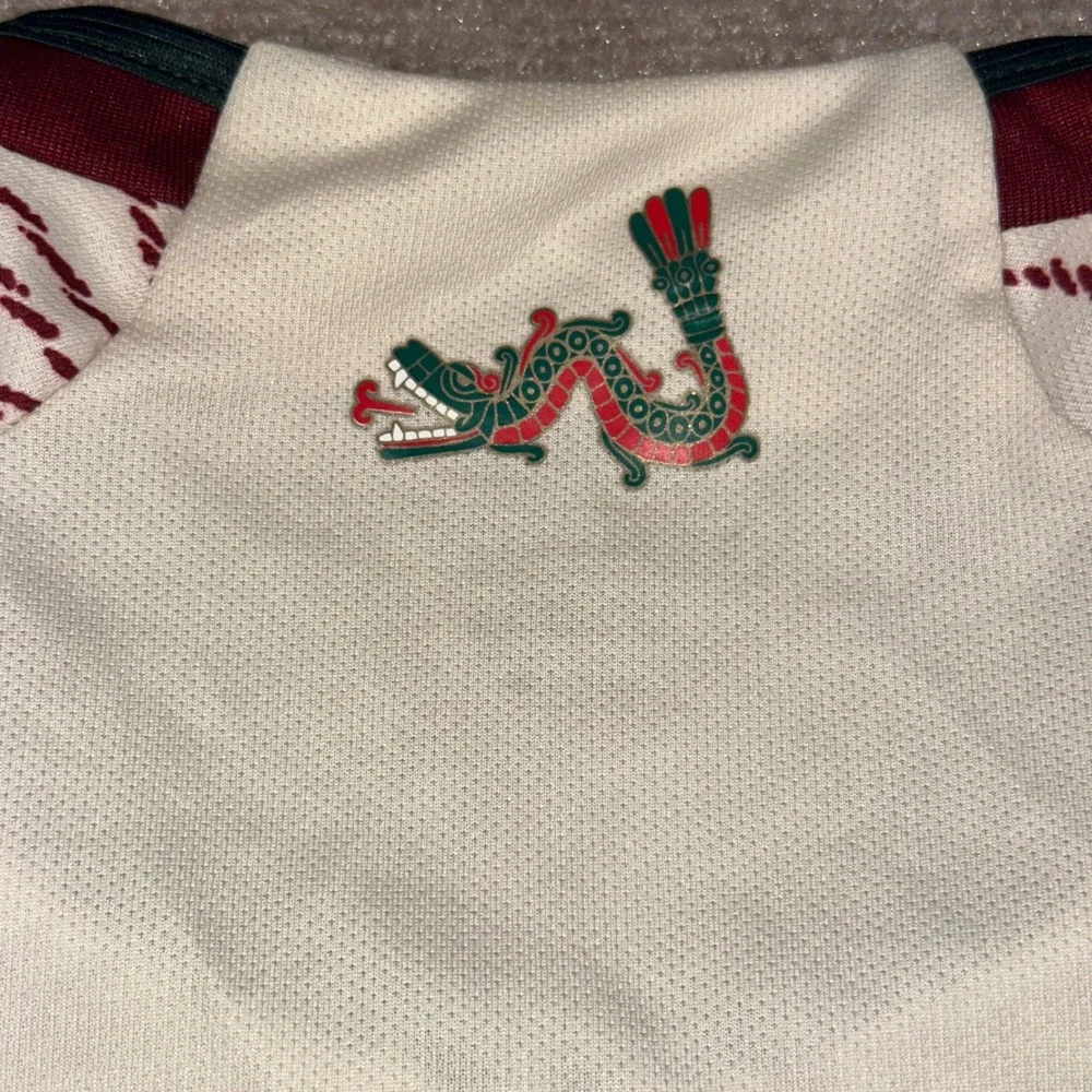Adidas Mexico 2022 Away Jersey Mens Medium Slim Fit White Burgundy Soccer Shirt